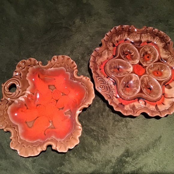 SET OF TWO VINTAGE ORANGE & BEIGE GLAZED POTTERY FRILLY EDGED SERVING DISHES - Picture 1 of 12